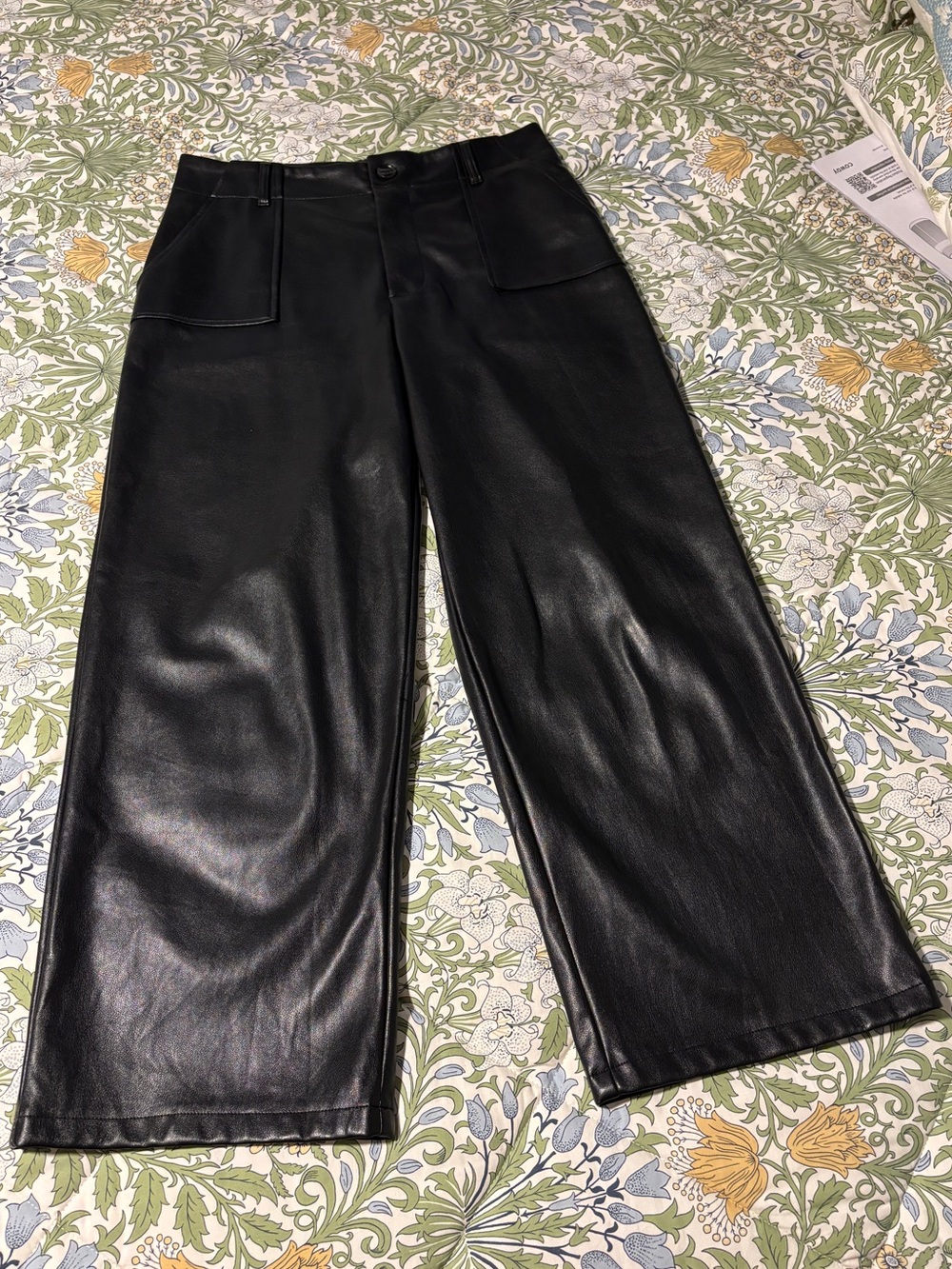 Avec Les Filles Black Faux Leather Wide Leg Cropped Pants w/Front Pockets S - Picture 5 of 10